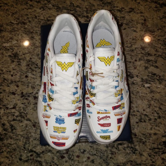 Reebok Classic Wonder Woman Shoe - Picture 2 of 10